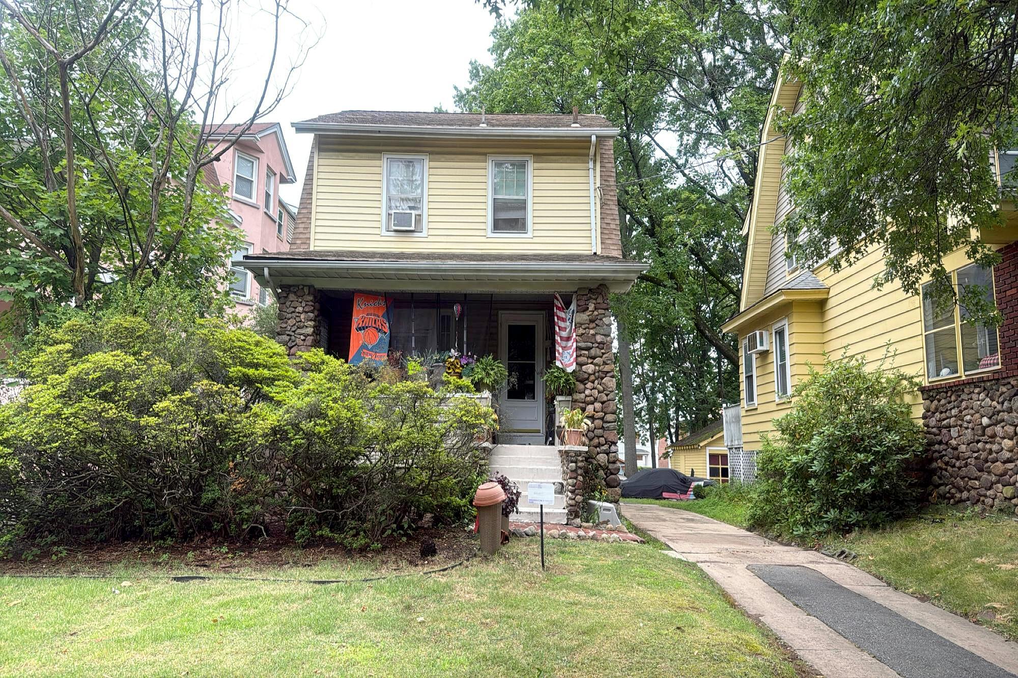 Main image